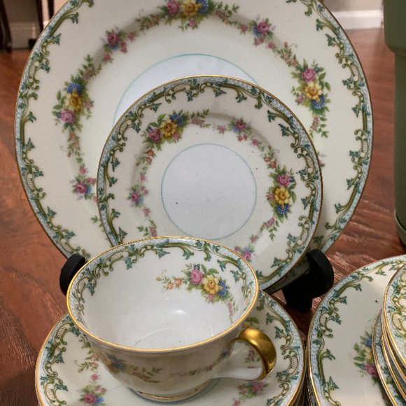 Antique Noritake M 20-Pieces dinnerware set. ( excellent condition)